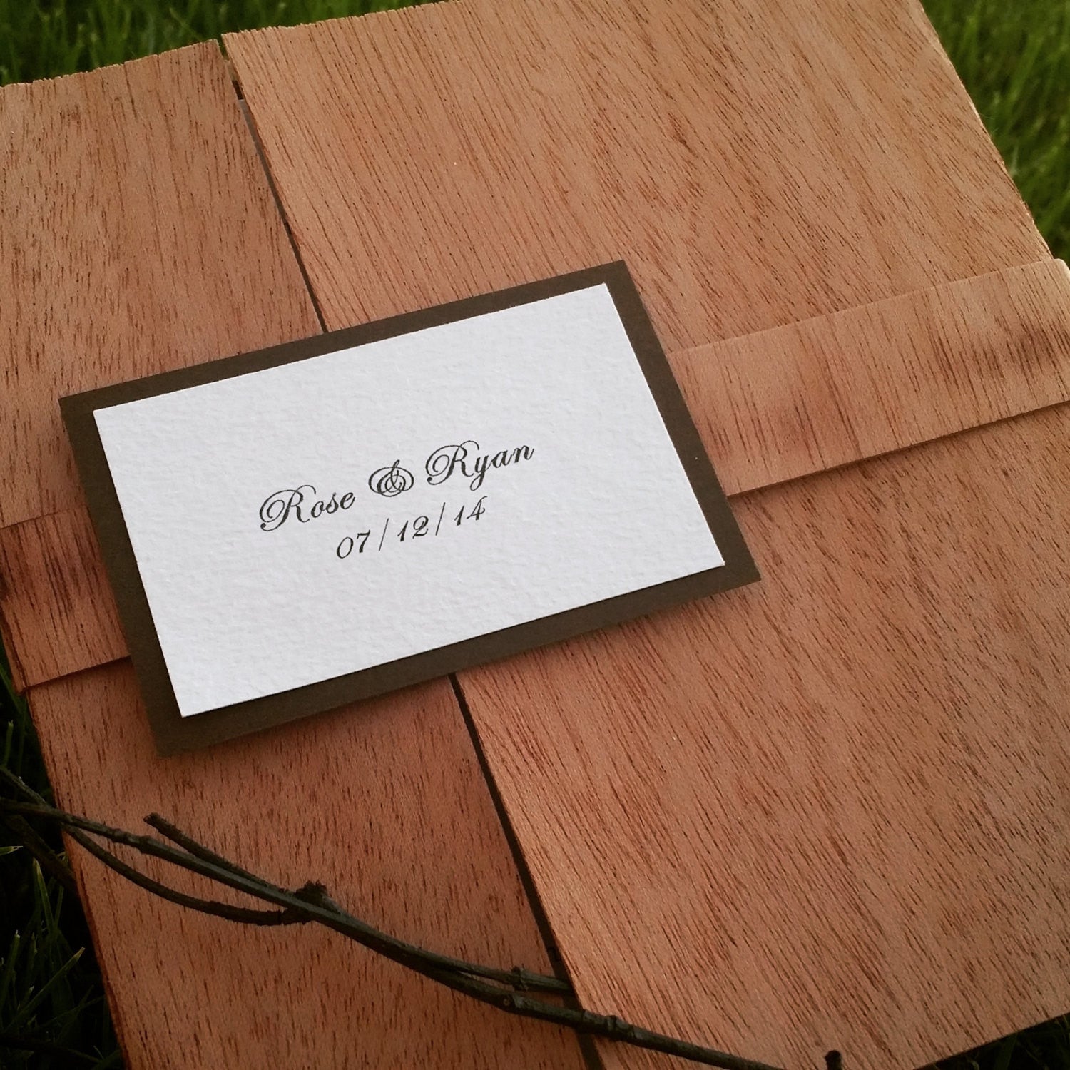 Wooden Pocket-fold Rustic Vineyard Wedding Invitation / Bilingual Wedding Invites